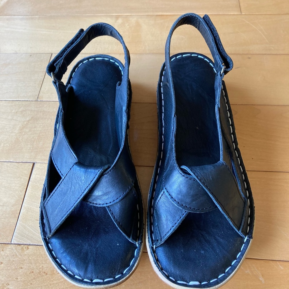 Noble, made in Turkey, black leather sandal size 6